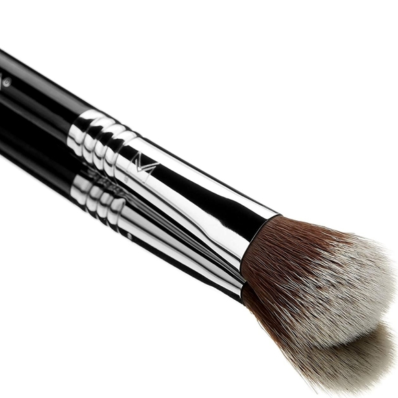 Sigma Beauty F03 cheekbone highlighter brush - Picture 5 of 7